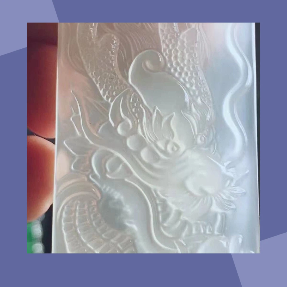 高冰种纯白玉髓龙牌浮雕吊坠保真精雕俏色龙牌生肖守护神玉佩吊坠