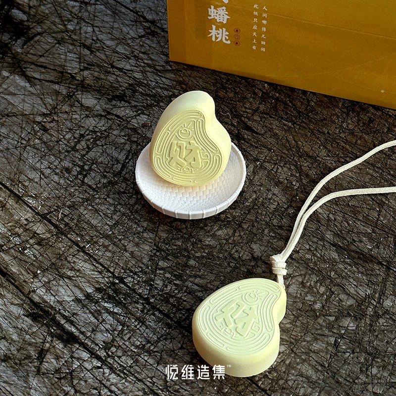 潮汕红桃粿香薰车载出风口挂件发财创意摆件