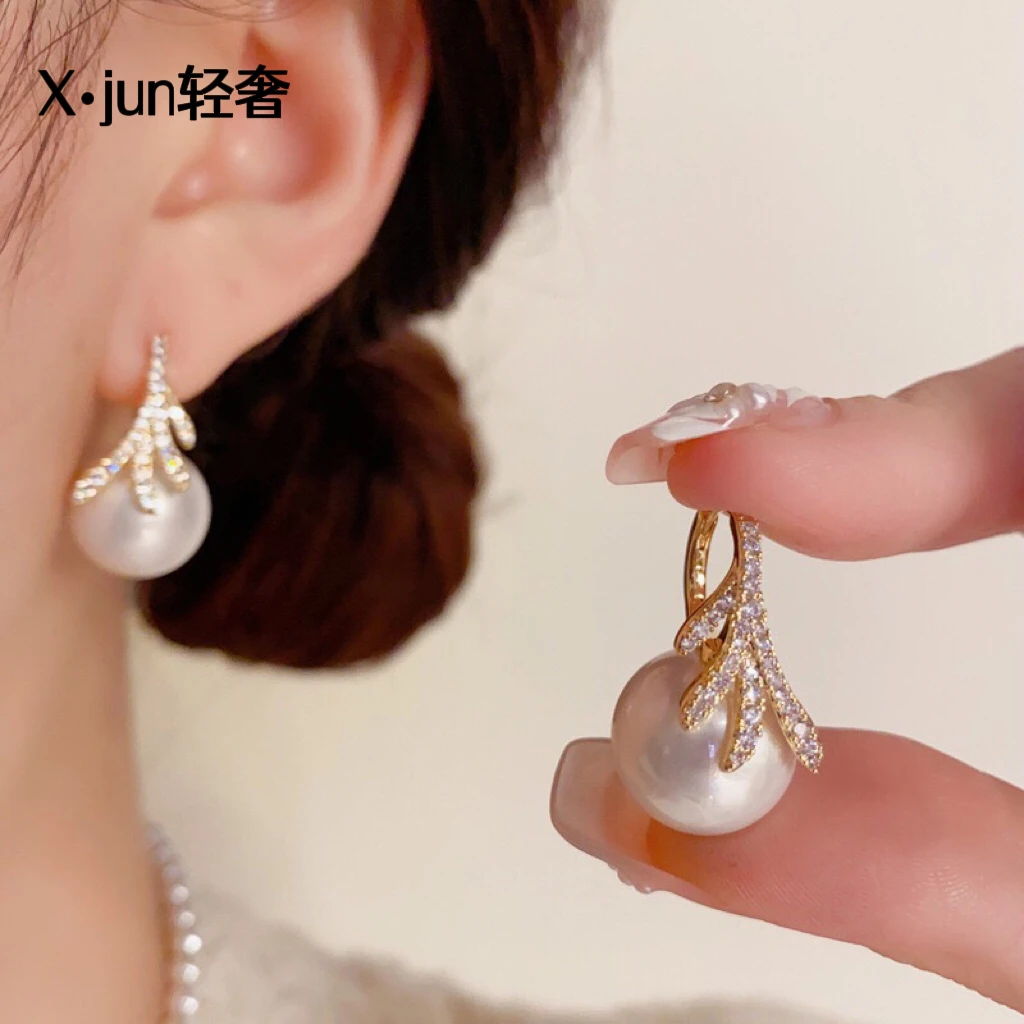 铜合金耳饰 轻奢高级精致时尚百搭超闪微镶锆石树枝珠珠耳扣耳环