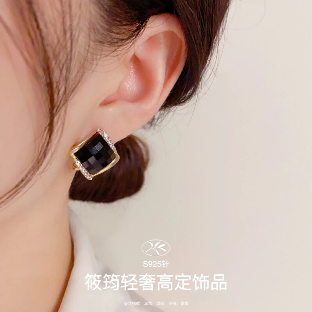 铜合金耳饰 筱筠【时髦精】气质微镶菱形耳钉设计感时尚轻奢耳环