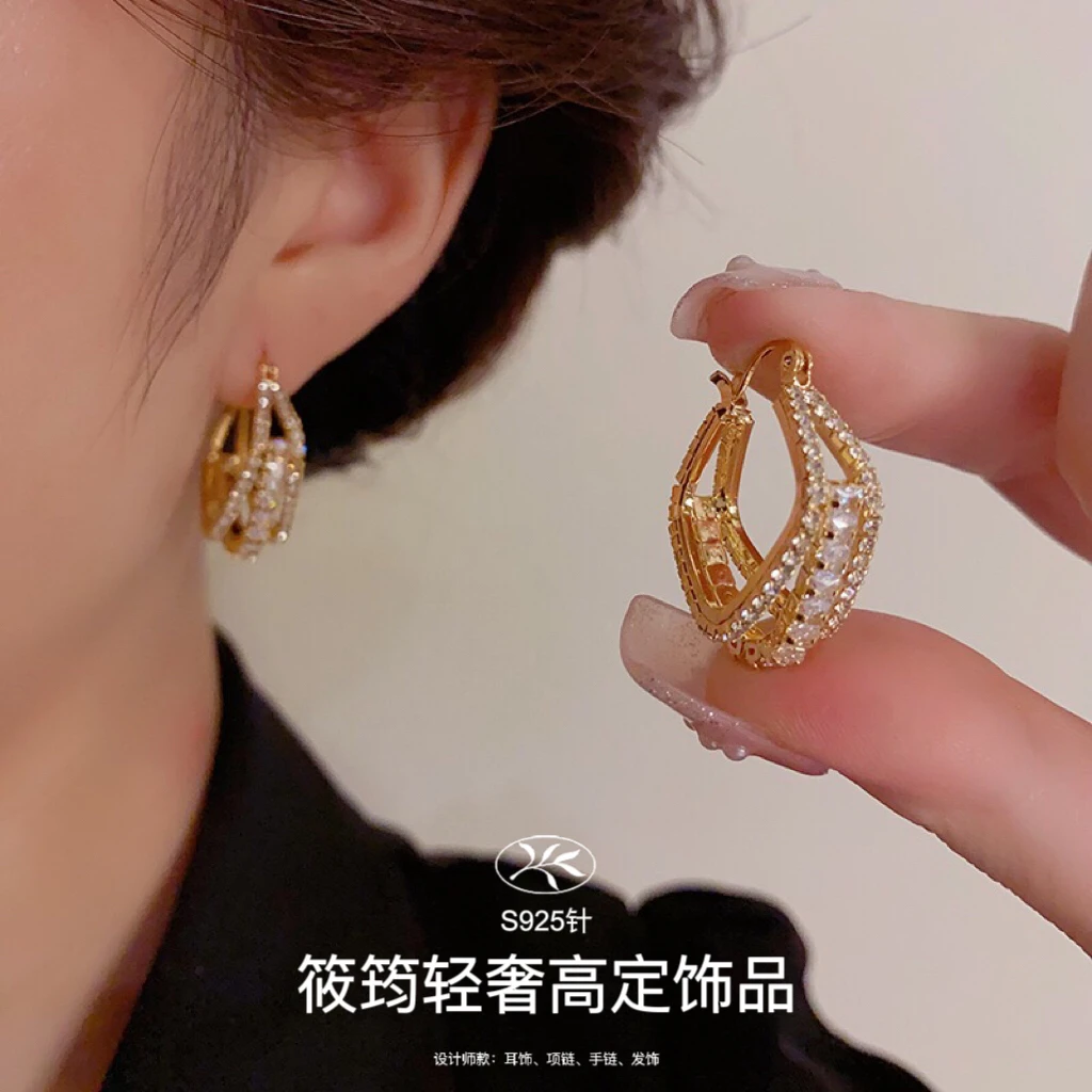 铜合金合成锆石耳饰 筱筠 小众轻奢几个方形满钻耳扣通勤百搭耳环