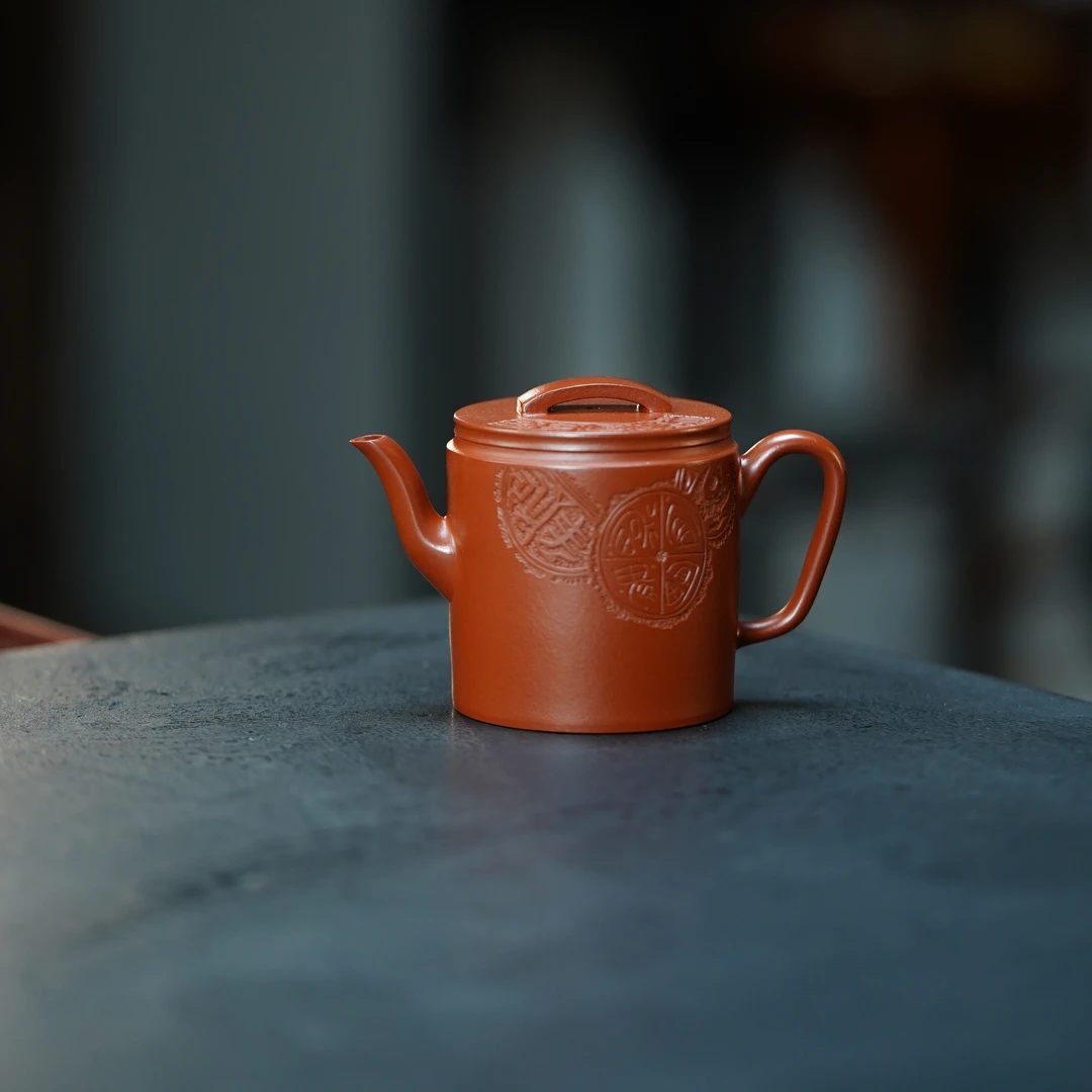 全手工朱泥刻绘汉瓦壶容量140毫升