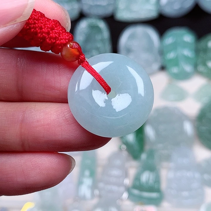 翡翠颈饰未镶嵌平安扣