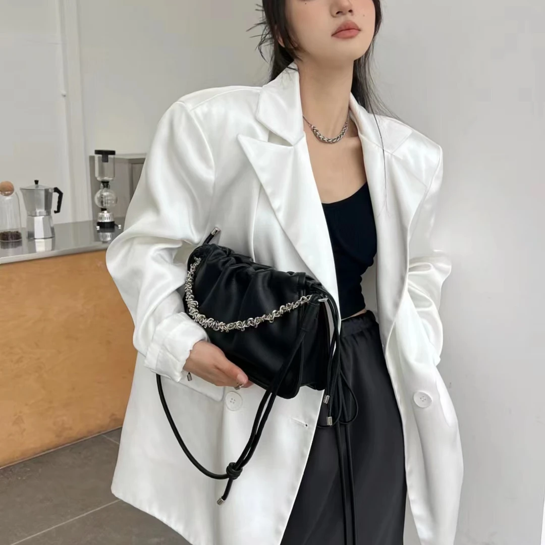 腋下2023新款潮流小众设计百搭高级感褶皱云朵包女包88886