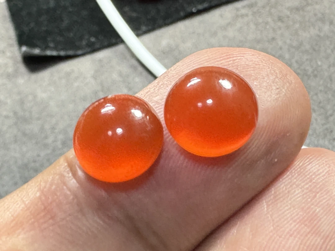 天然原矿高冰红耳钉面