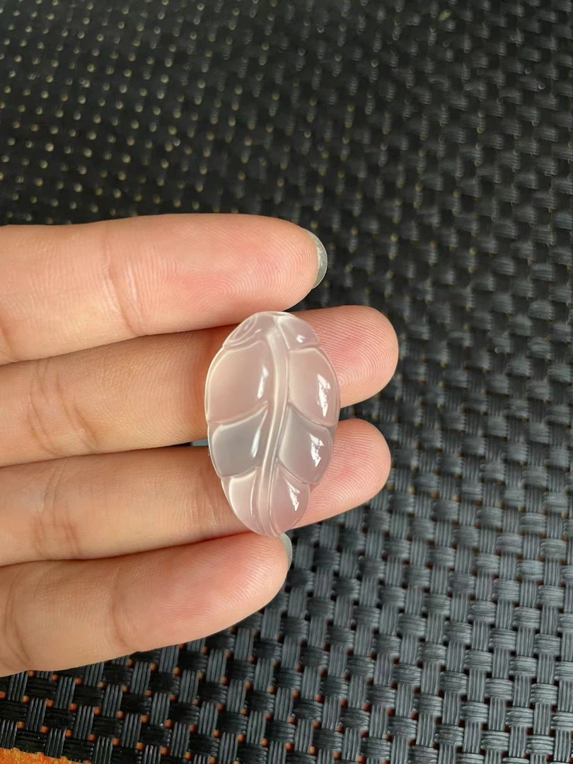 天然白冰玛瑙树叶吊坠