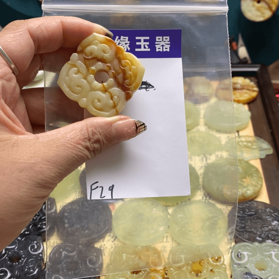 【闪购商品】蛇纹石玉颈饰未镶嵌暖***徐