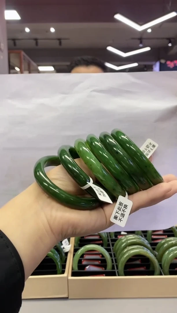 【闪购商品】和田玉手镯未镶嵌SZ55多样性发货拍一发一