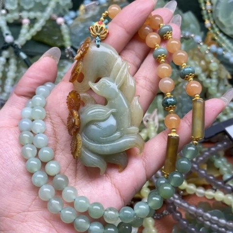 蛇纹石玉吊坠合金