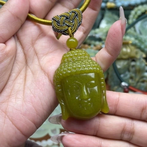 蛇纹石玉吊坠合金