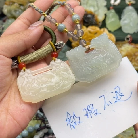 蛇纹石玉颈饰未镶嵌