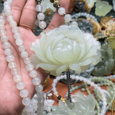 蛇纹石玉吊坠合金