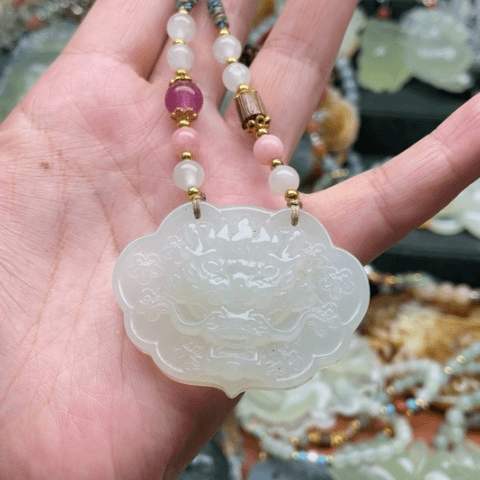 蛇纹石玉颈饰未镶嵌