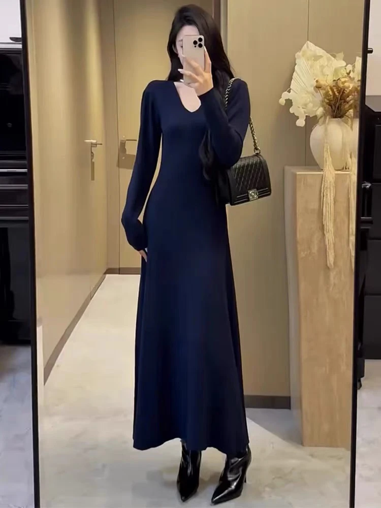 17韩系简约气质V领针织连衣裙冬季新款收腰修身时尚打底裙a字裙