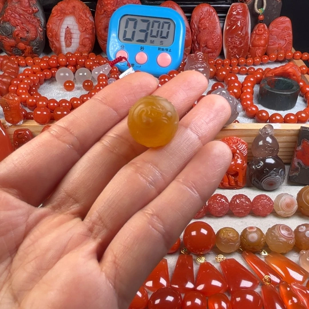 玛瑙/玉髓天然原矿保山蒲缥鸡油黄仿古龙单珠未镶嵌静**开