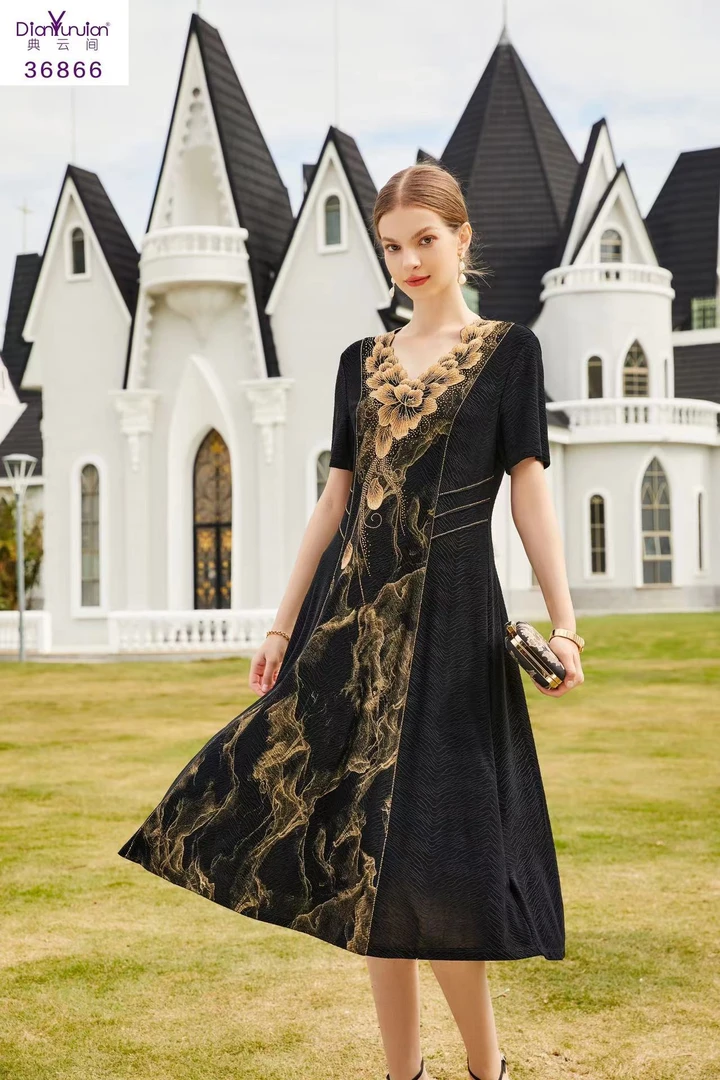 典云间精品女装时尚