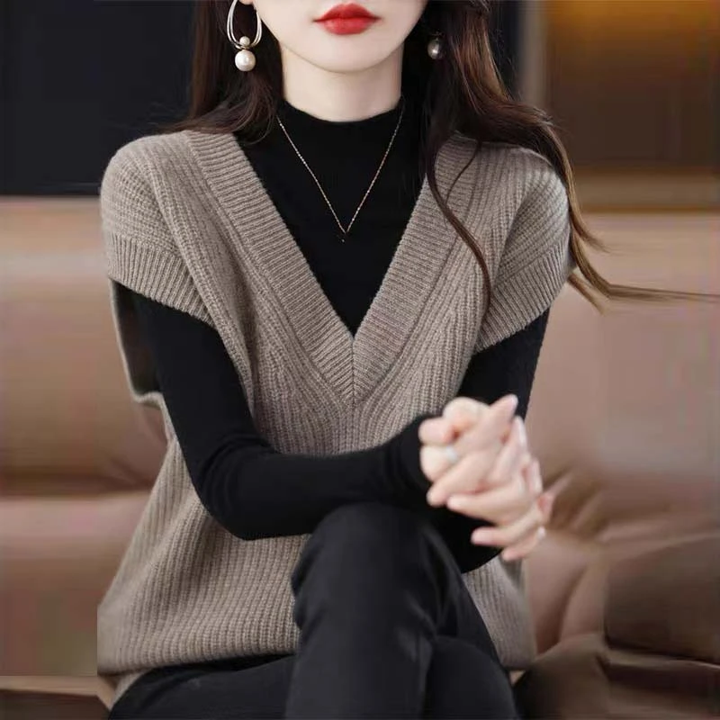 大码叠穿秋冬款针织马甲背心女鸡心领宽松无袖毛衣坎肩马夹外搭潮