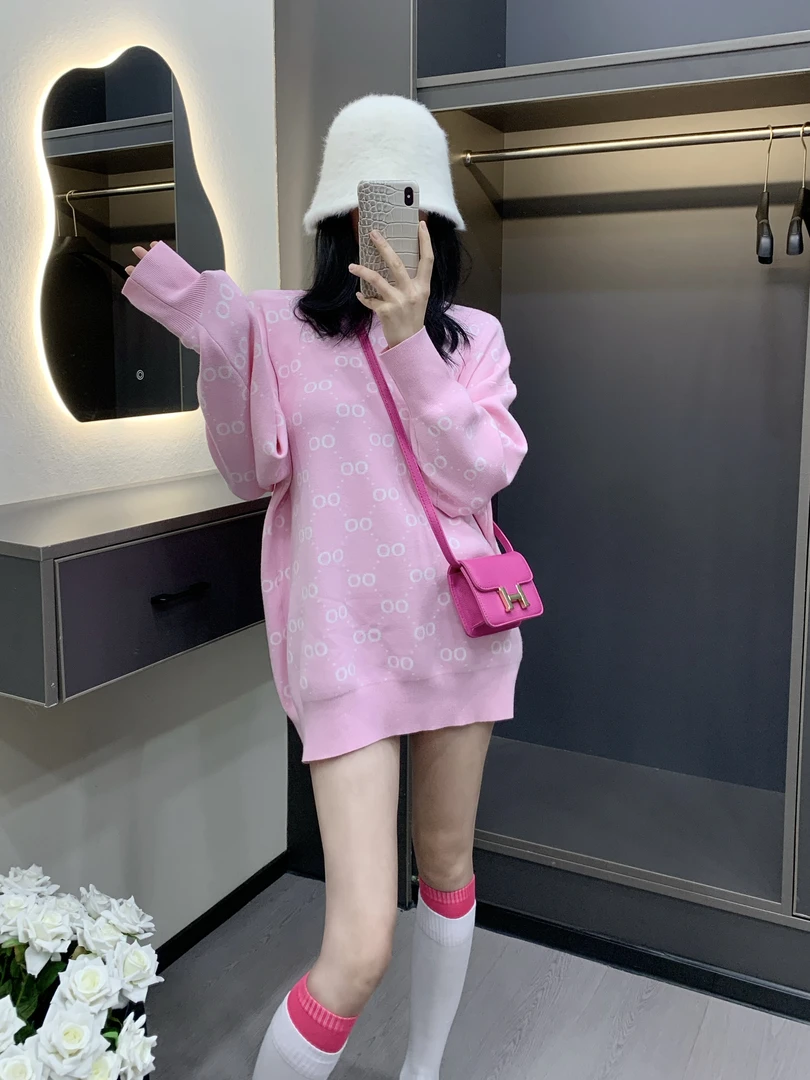 减龄粉色慵懒风大版中长款毛衣女秋冬网红洋气长袖宽松时尚针织衫