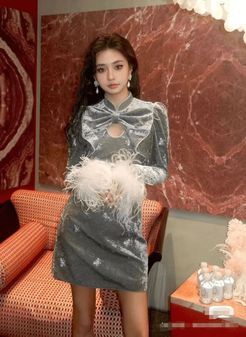 辰辰辰小店2024早春新款蝴蝶结刺绣小花连衣裙