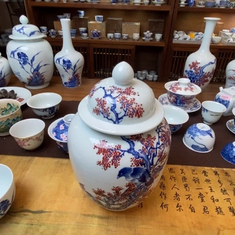 杯南*雪王步八哥釉里红瓷器大罐