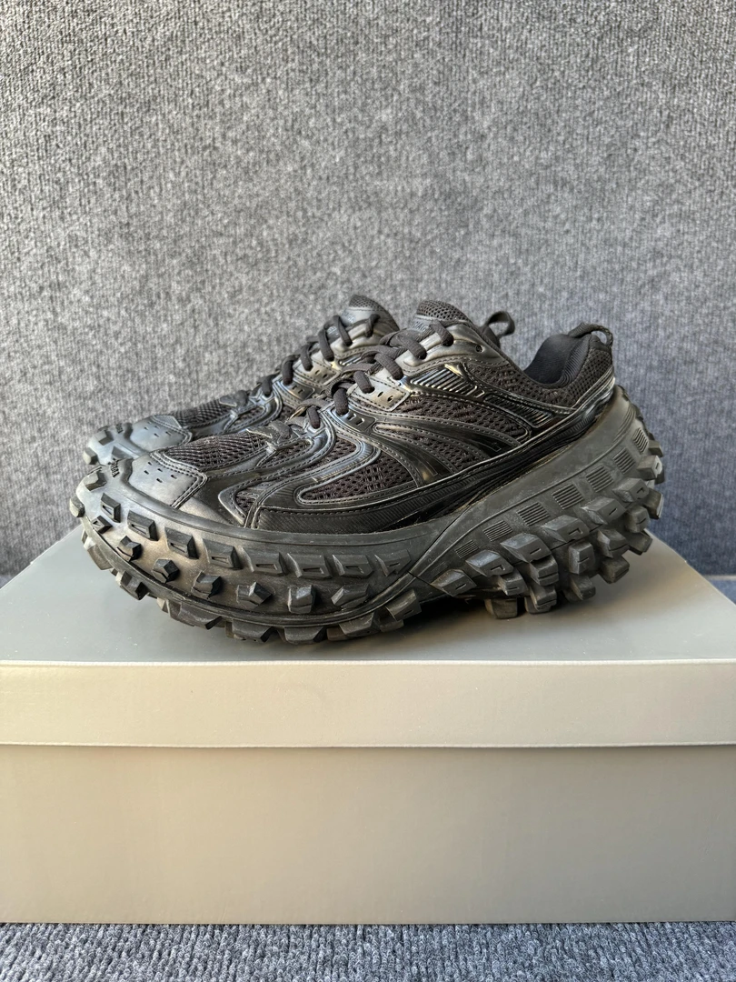 41码 Balenciaga 巴黎世家 defender 轮胎鞋 黑色 原盒 98新