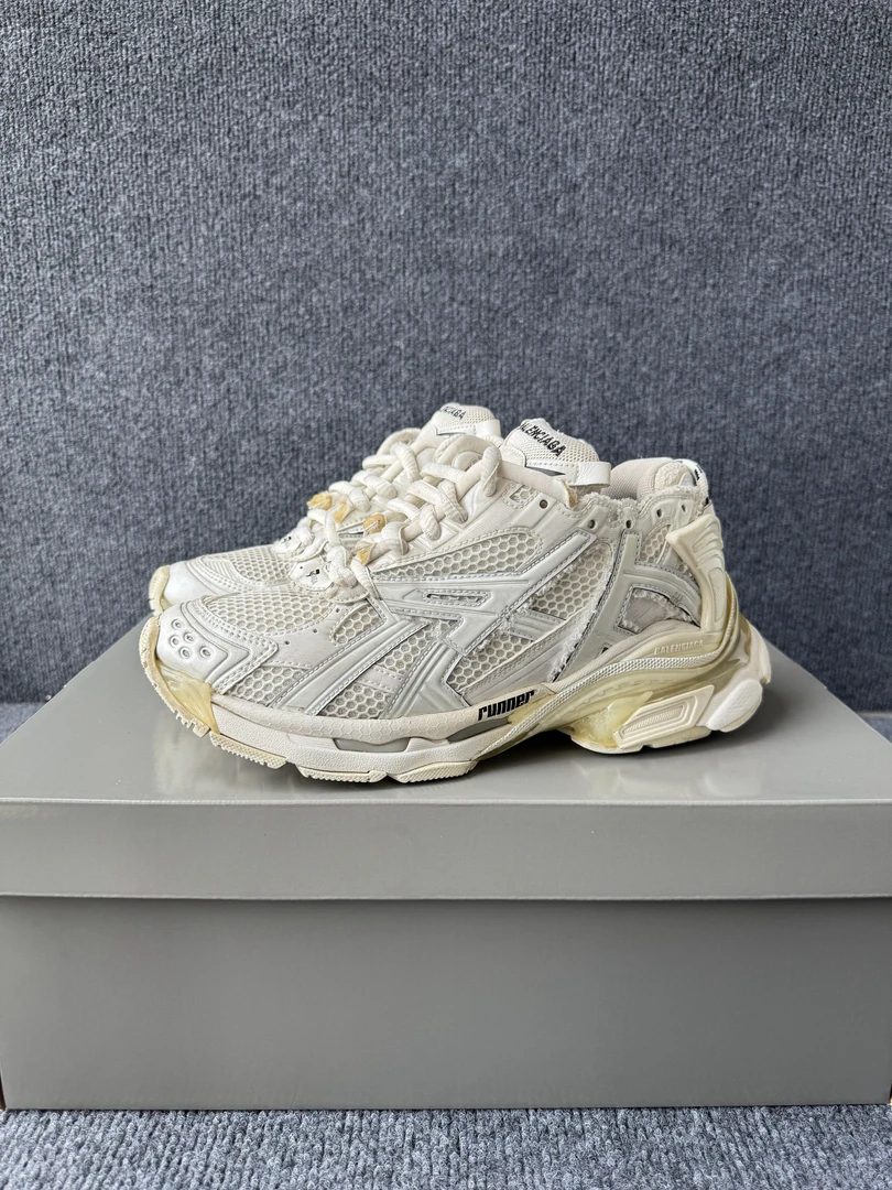 Balenciaga 巴黎世家 runner 白色 老爹鞋 40码原盒 成色挺好