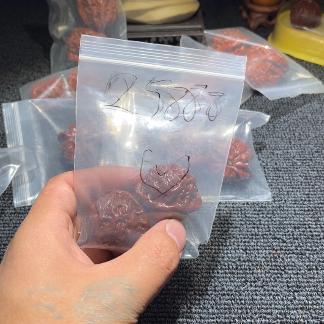 【闪购商品】柏香籽/百香籽吊坠红***毛心心320