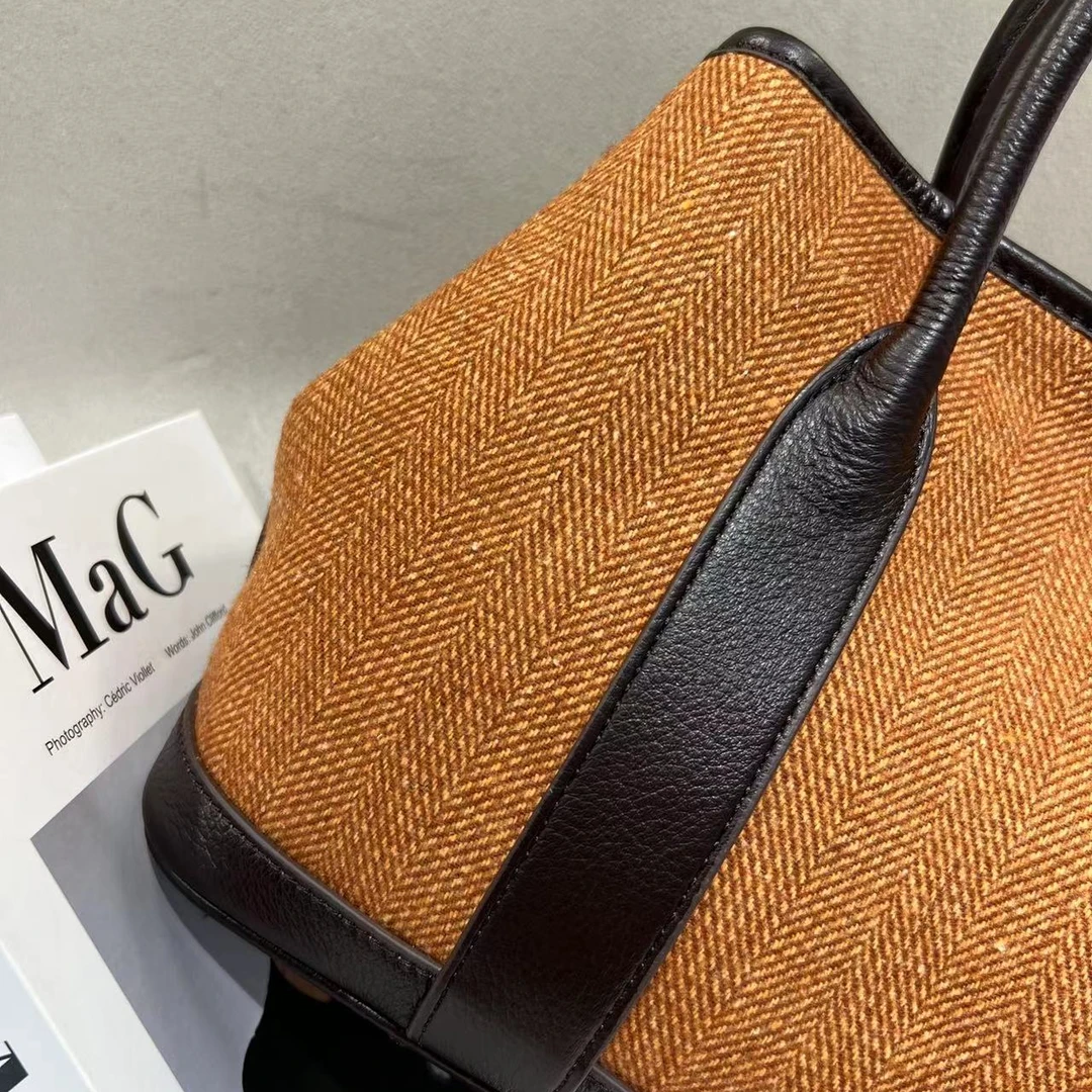 2024莎堡两边扣时尚女小号30*14*20