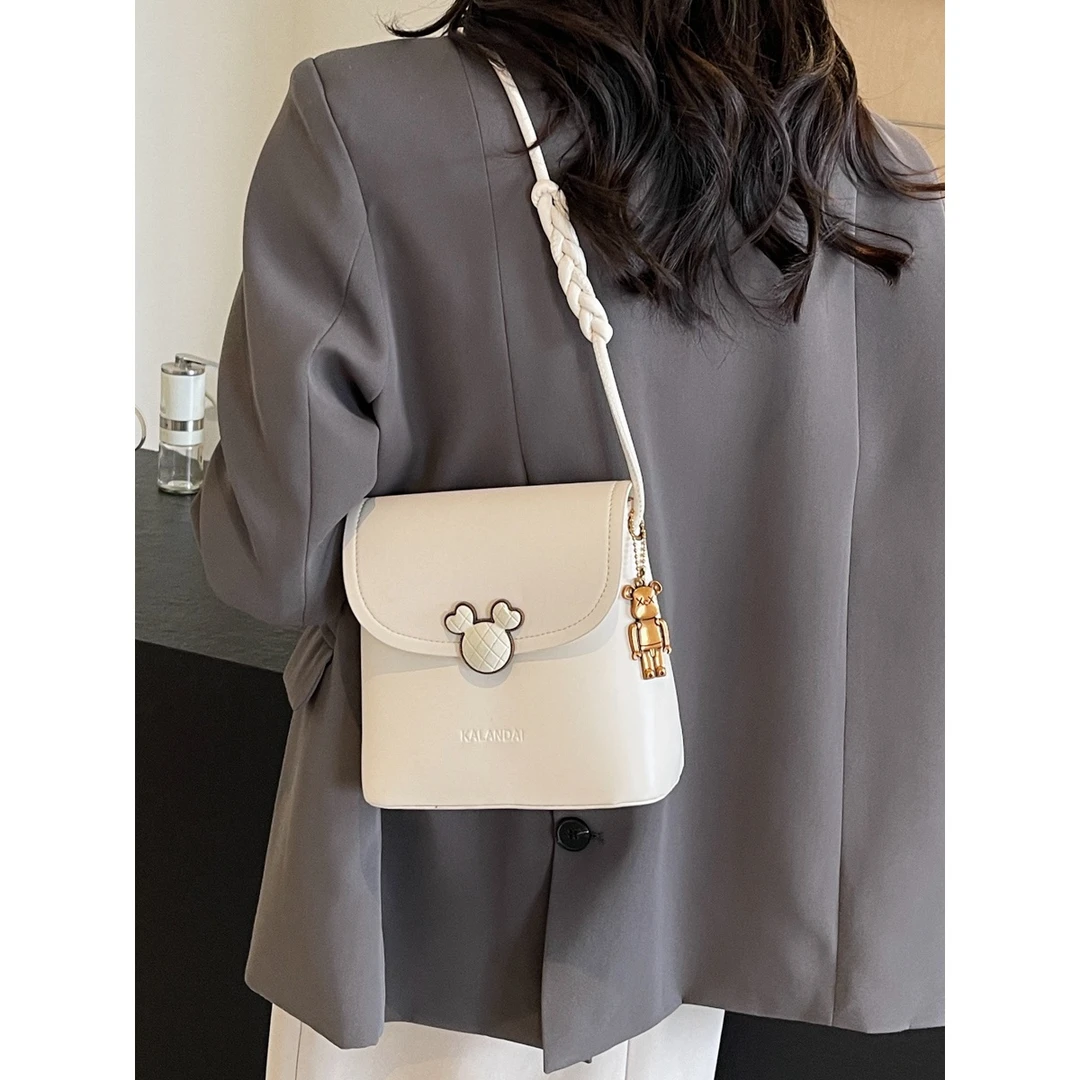 包今年流行爆款小众女包2024新款斜挎包水桶包