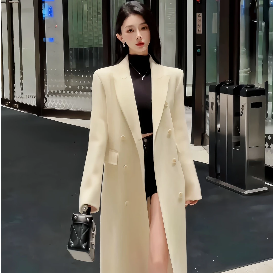 今年流行赫本风高级感气质超好看大衣白色长款呢子西装外套女冬