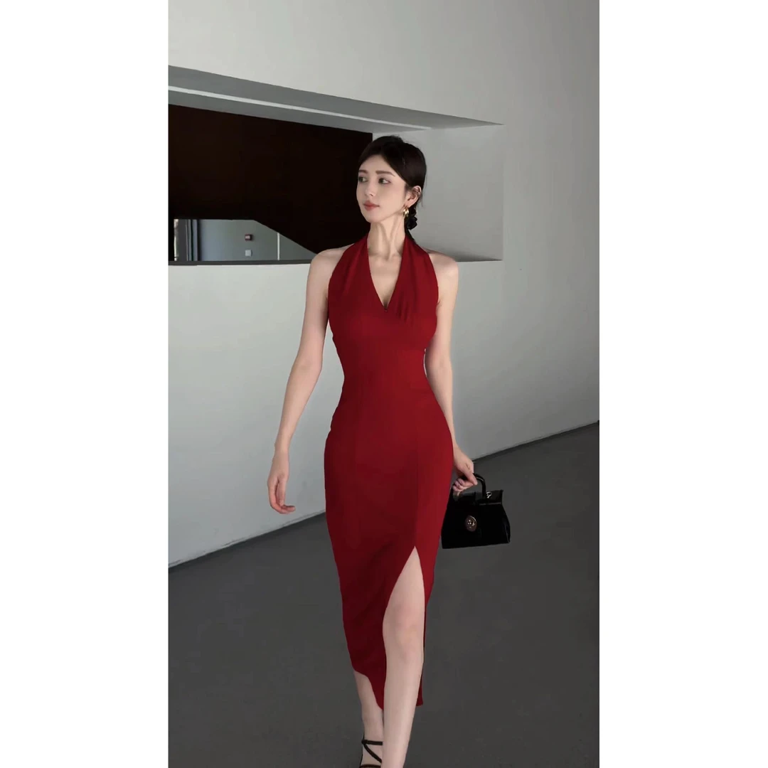 御姐高级感气质挂脖露背连衣裙夏性感法式赫本风深V红色长裙