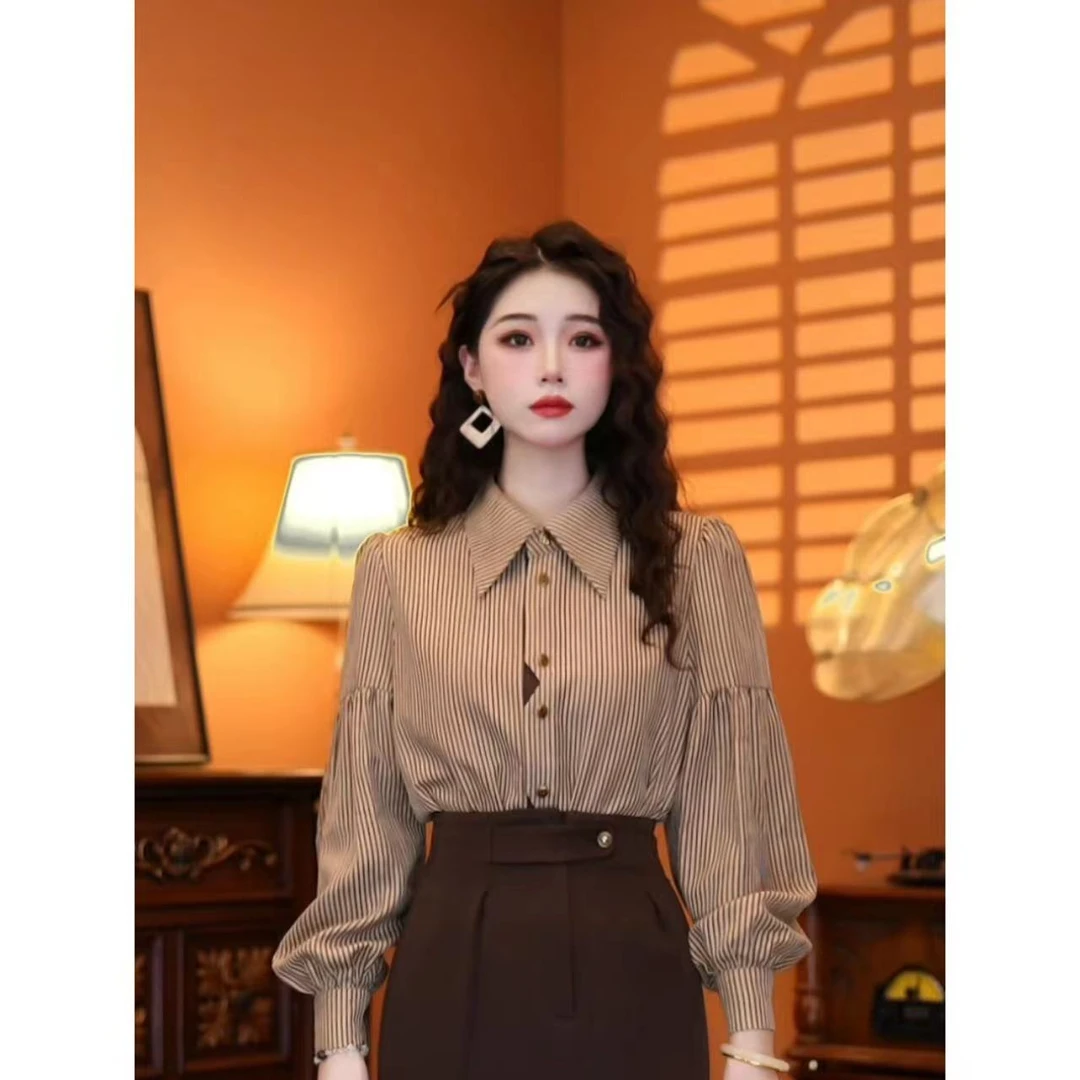 蒋肉肉【丝滑摩卡】秋款气质显瘦设计减龄新款上衣00756