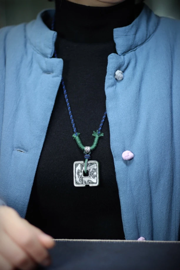 和田玉青海个性仿古牌个性原创长款挂饰复古素款毛衣链编织