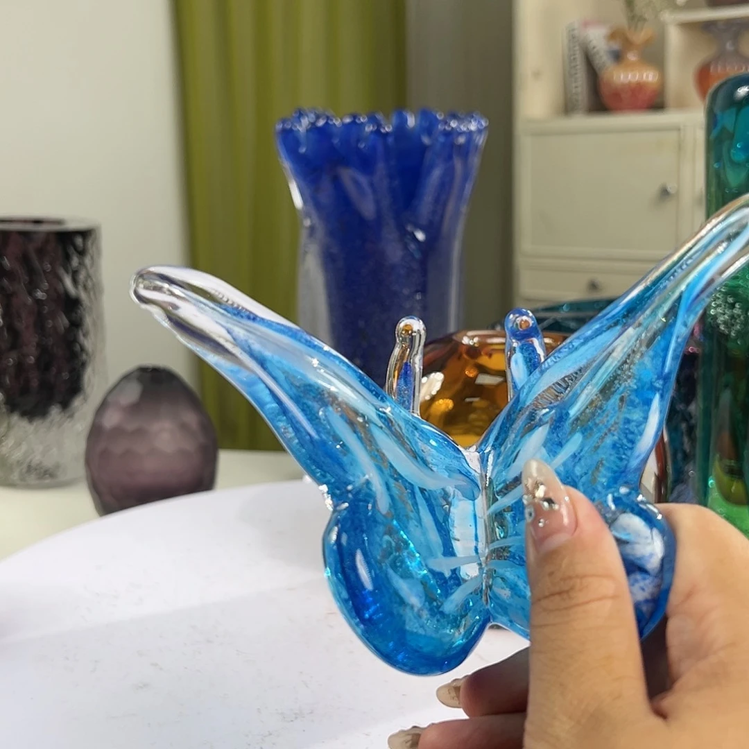 浅蓝夜光蝴蝶琉璃花器