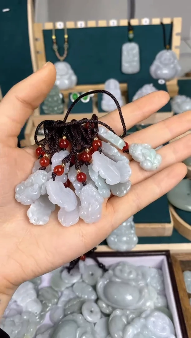 【闪购商品】翡翠颈饰未镶嵌貔恘（多样性发货选其一）