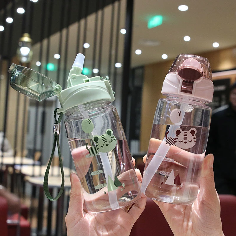 卡通吸管杯带提绳可爱少女小学生喝水杯子男宝宝网红高颜值塑料杯