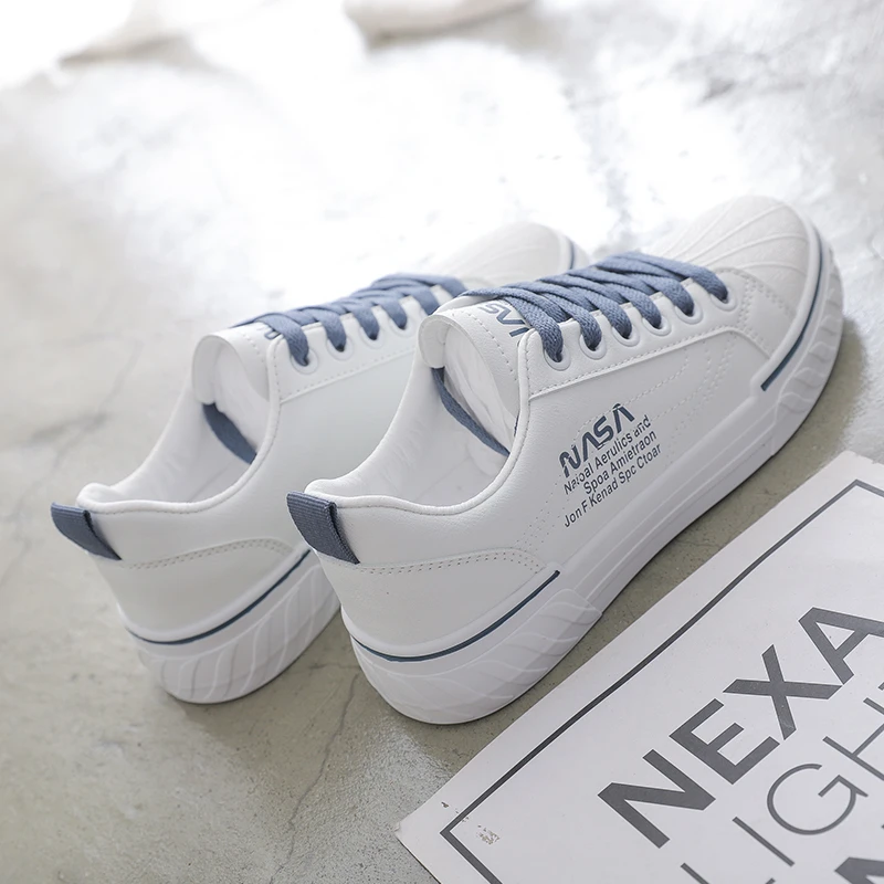 软底小白鞋女2025秋季新款平底舒适板鞋薄款透气运动爆款白鞋