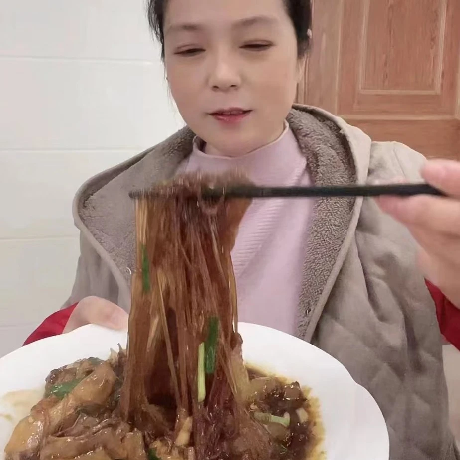 外来妹兰姐红薯粉丝纯手工烧汤炒菜
