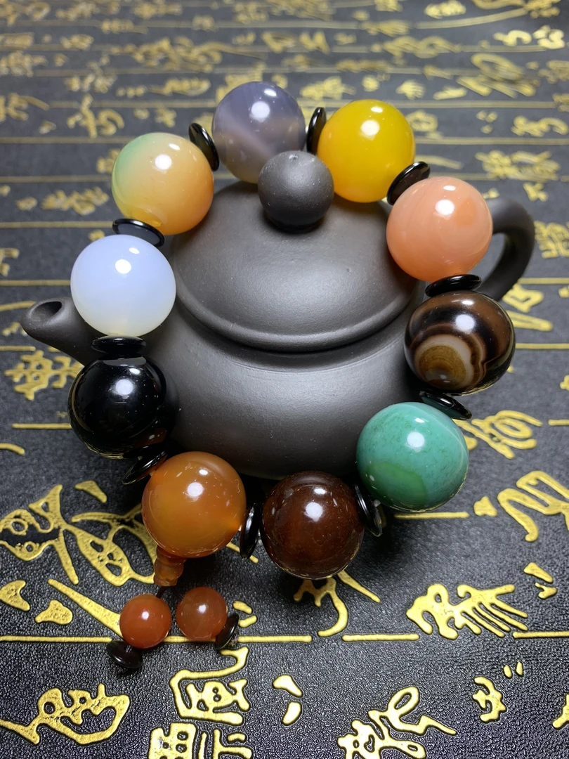 玛瑙多宝手串。单珠约20mm。