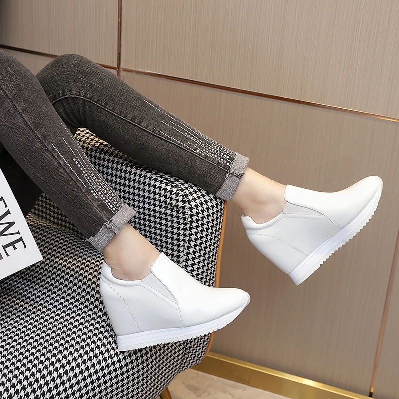 隐形内增高女鞋9cm坡跟2025秋季新款轻便休闲舒适鞋白色韩版百搭