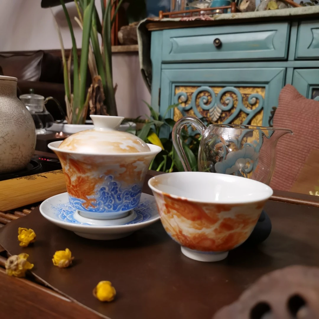矾红手绘过墙龙纹主人杯