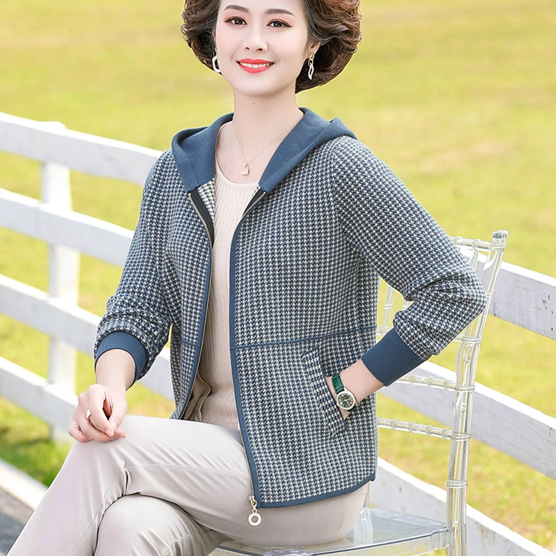 中年人妈妈外套女秋装针织开衫春秋短款小个子休闲中老年连帽上衣
