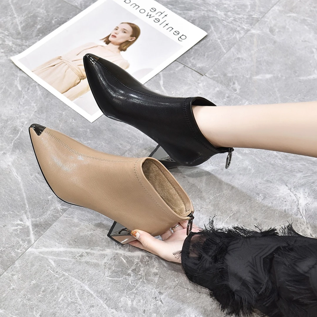 冬季秋季尖头新款粗跟短靴女百搭高跟鞋粗跟尖头时装靴