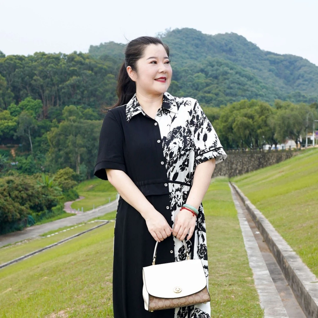娜丹静原创轻奢大码女装醋酸缎拼接高密抗皱a字翻领衬衣裙SD21695