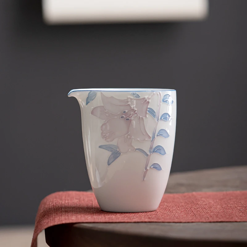 手绘百合公道杯陶瓷家用茶具套装配件玉泥影青公杯茶海分茶倒茶器