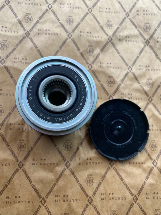 轩逸1.6发电机皮带轮