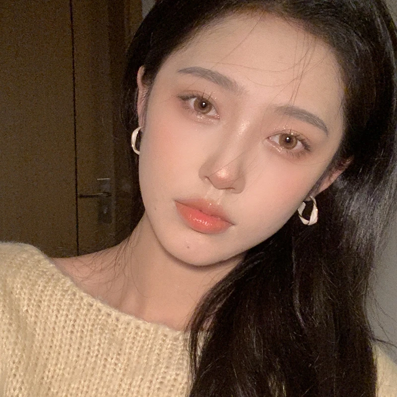 oushipei/欧诗佩 铜合金亚克力耳饰 网红几何扭曲C形半圈耳环女