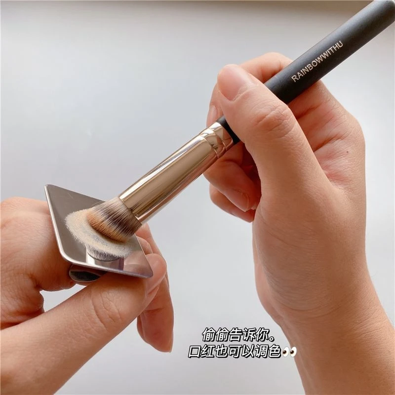 ins调色盘迷你化妆品粉底液遮瑕彩妆手持口红调色随身便捷粉底刷