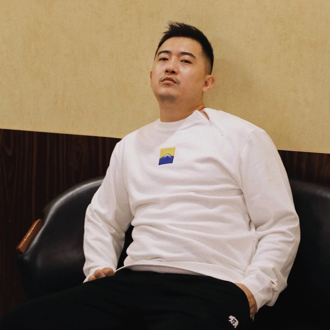 MMLABCREW FUJI 富士山刺绣LOGO白色长袖拉链装饰圆领卫衣
