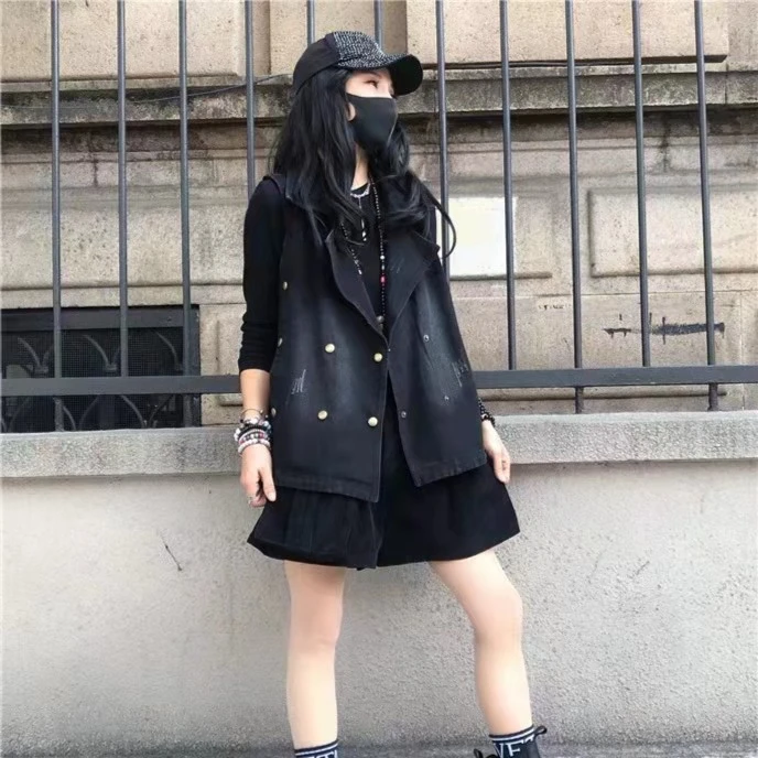 小马夹短外款2024新款百搭时尚牛仔马甲女宽松韩版西装领无袖外套